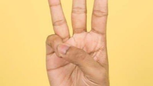 hand-three-fingers